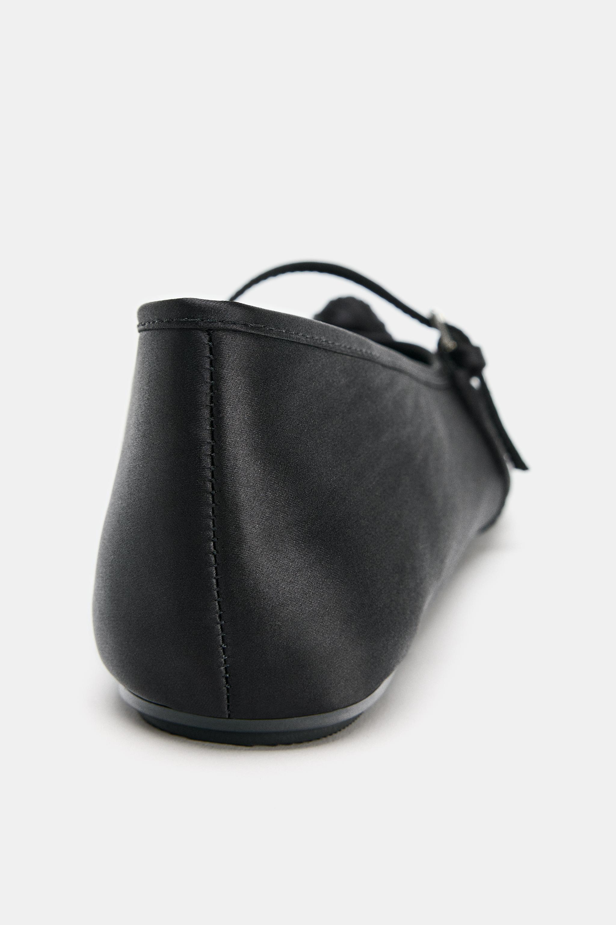 サテンバレリーナシューズ、ディテール入り - ブラック | ZARA Japan