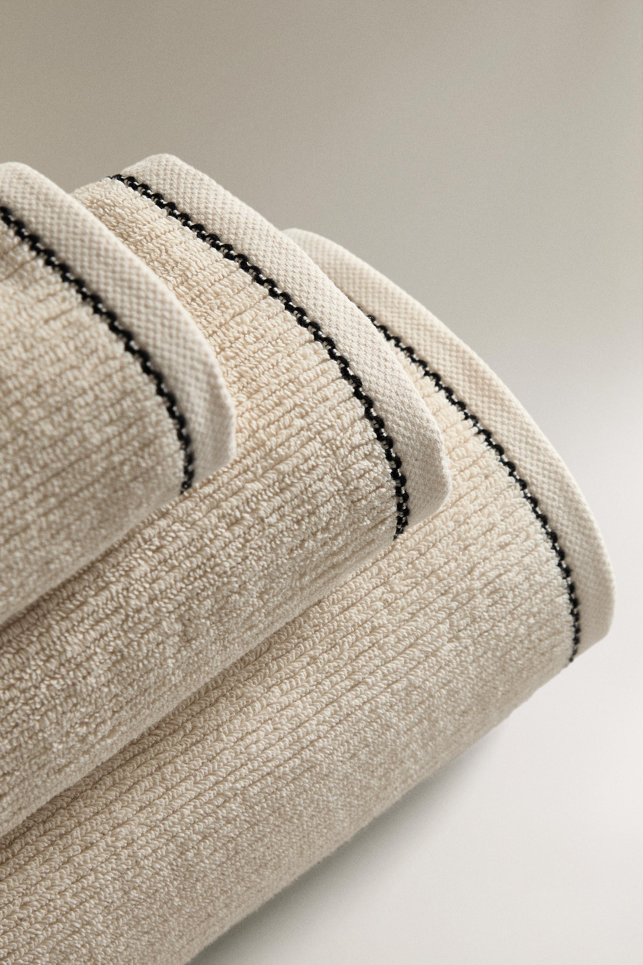 BATH TOWEL WITH TOPSTITCHING — Sand