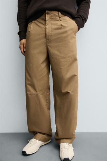 PANTALON CHINO COUPE DÉCONTRACTÉE À PLIS - Marron clair de Zara - Image 4