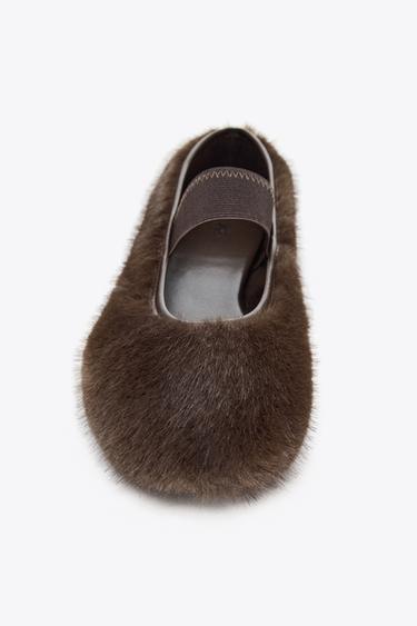 BALLERINES À EFFET FOURRURE - Marron chocolat de Zara - Image 4