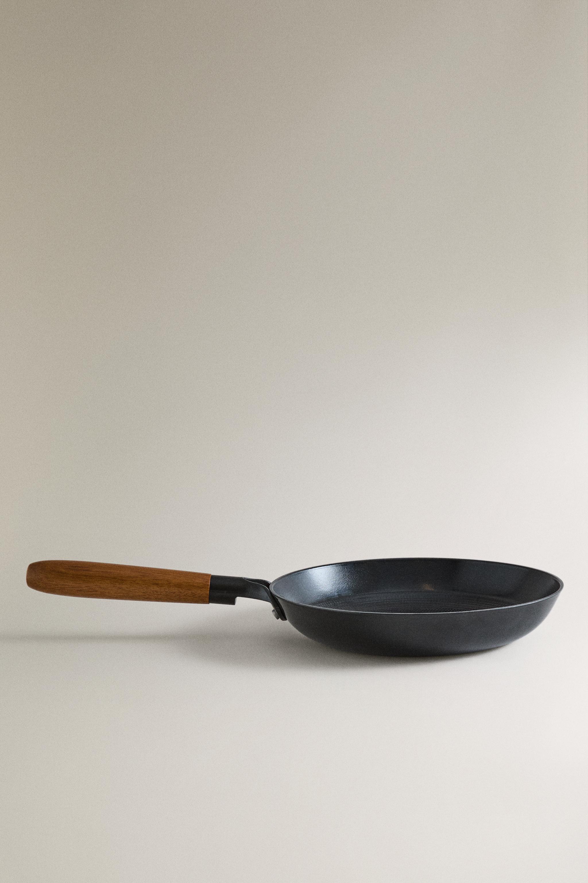 IRON FRYING PAN — Black