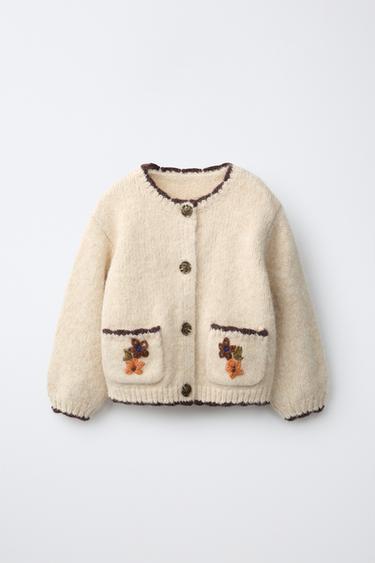 GILET EN MAILLE POCHES FLEURS BRODÉES - Écru / Chiné de Zara