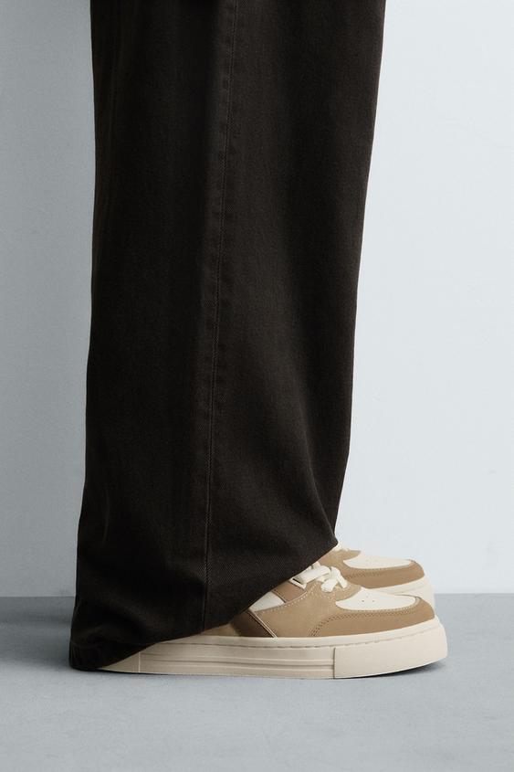 RETRO-STYLE SNEAKERS