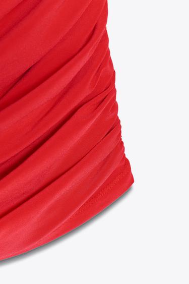 ROBE COURTE PLIS - Rouge soutenu de Zara - Image 7