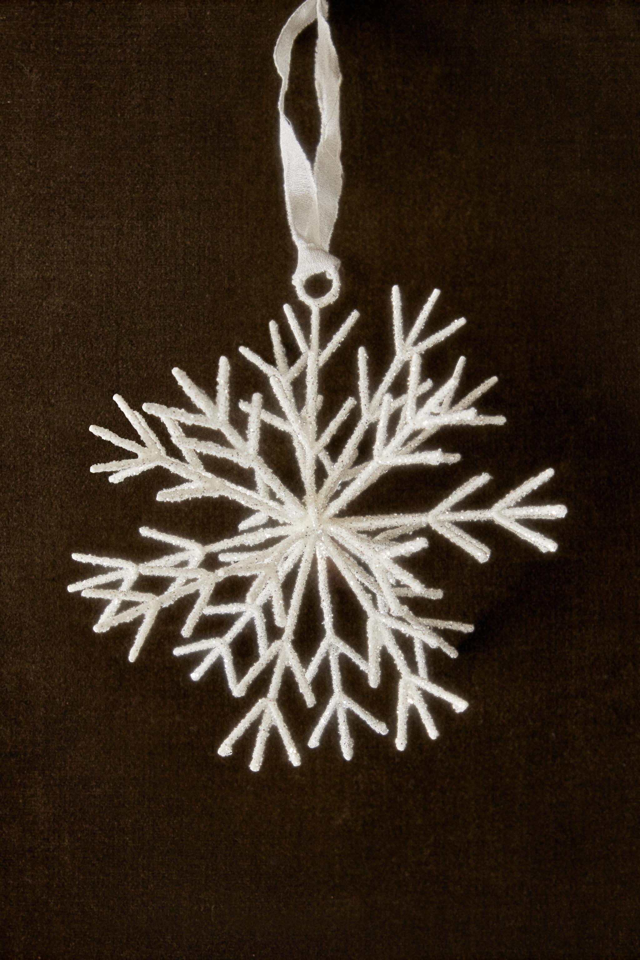 SNOWFLAKE CHRISTMAS TREE DECORATION
