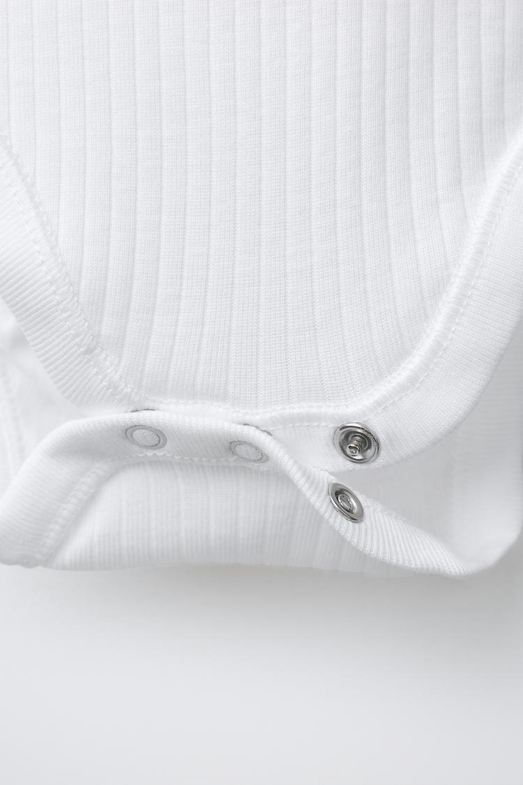 PAQUETE DE 3 BODYSUITS DE TIRANTES 4