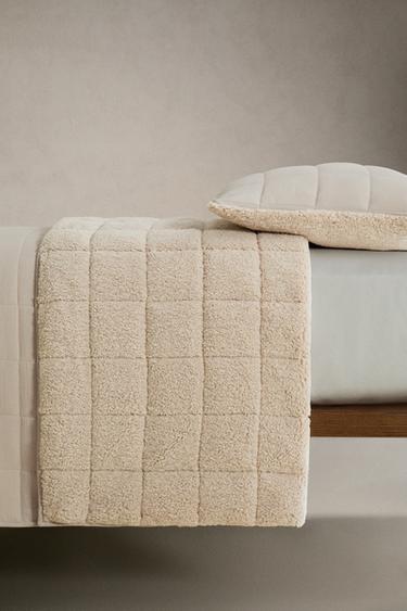 REVERSIBLE FAUX SHEARLING QUILT - Light grey by Zara - Image 2