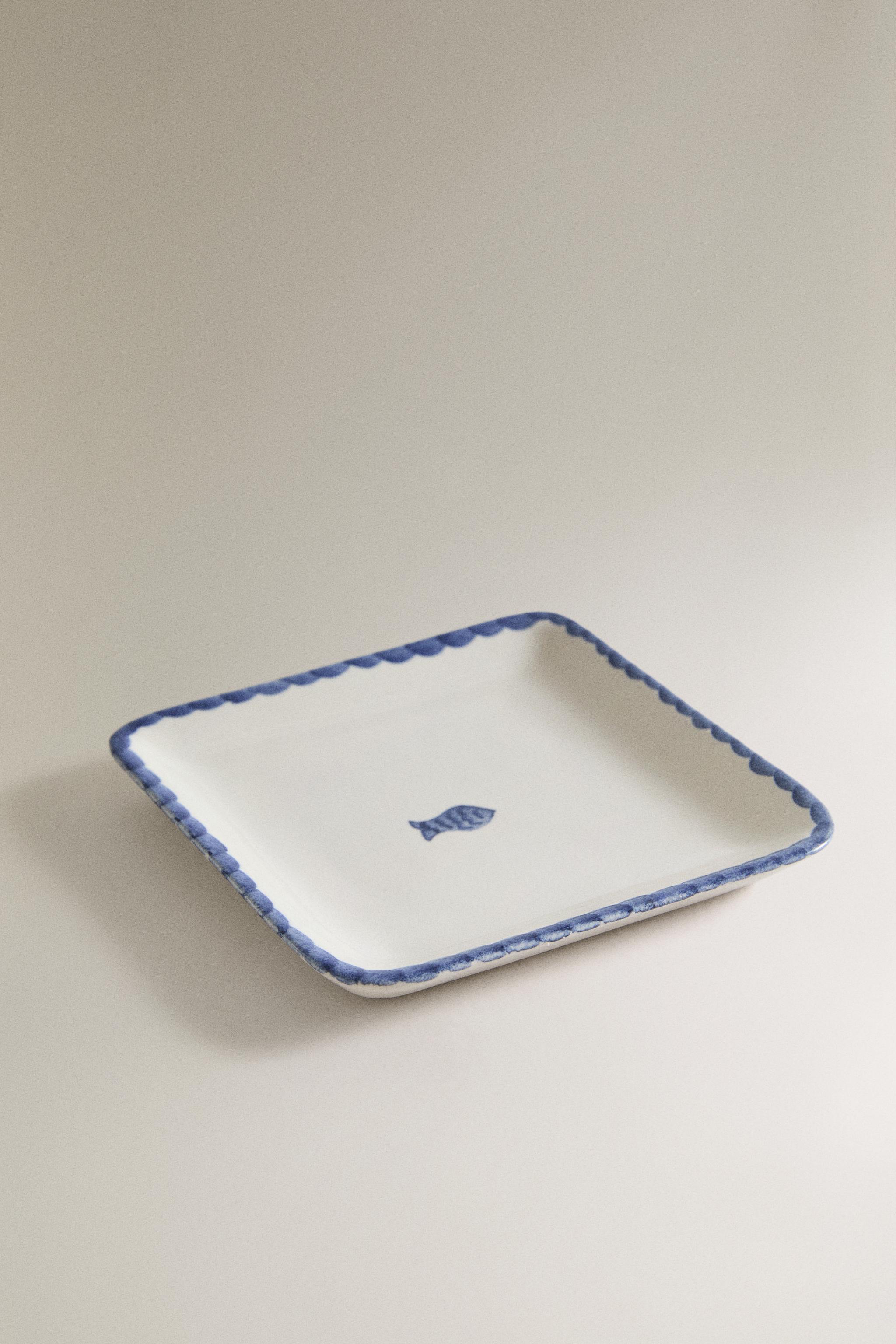 CERAMIC FISH BATHROOM SOAP DISH — Blue / White