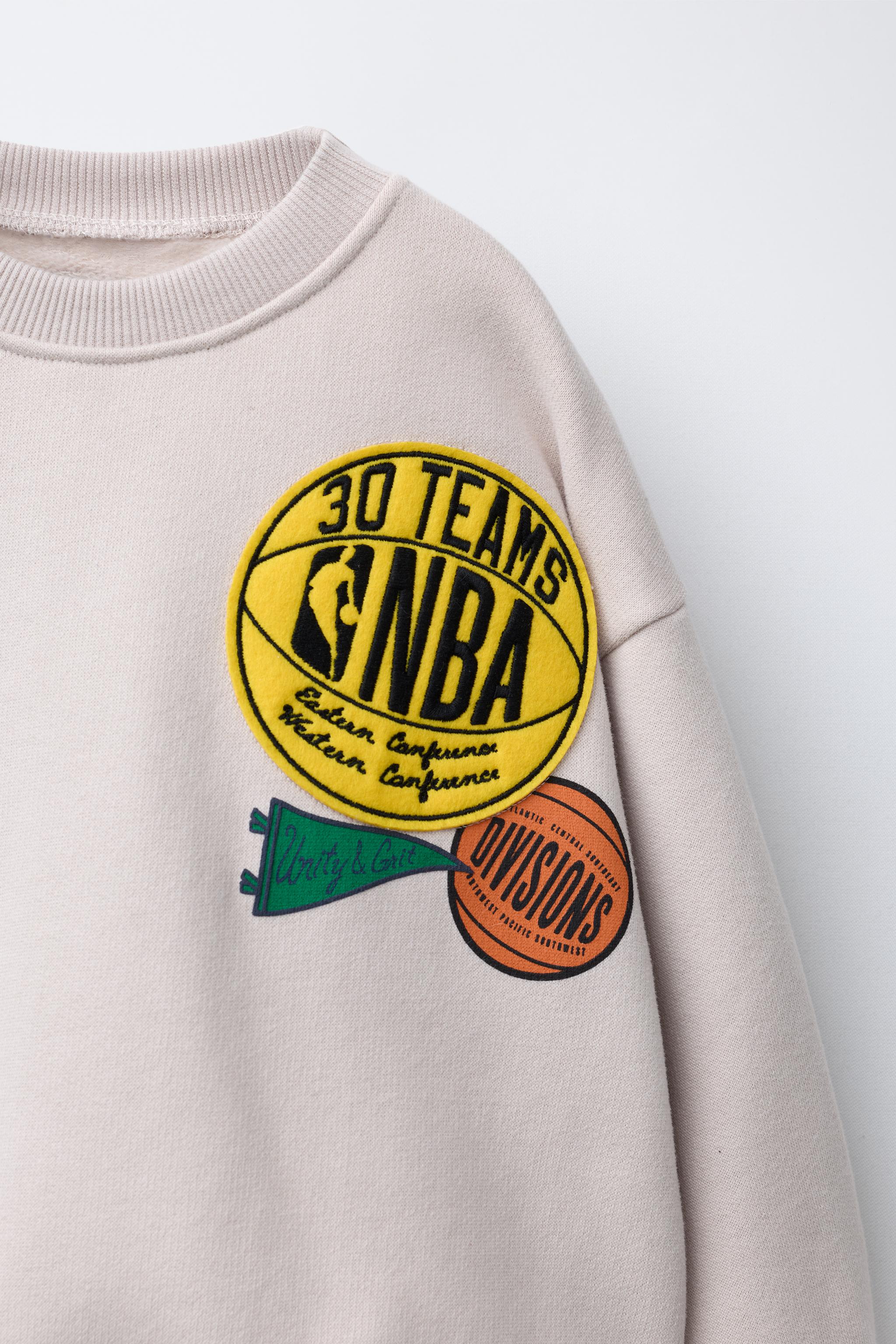 NBAマルチチームパッチスウェットシャツ - ライトベージュ | ZARA