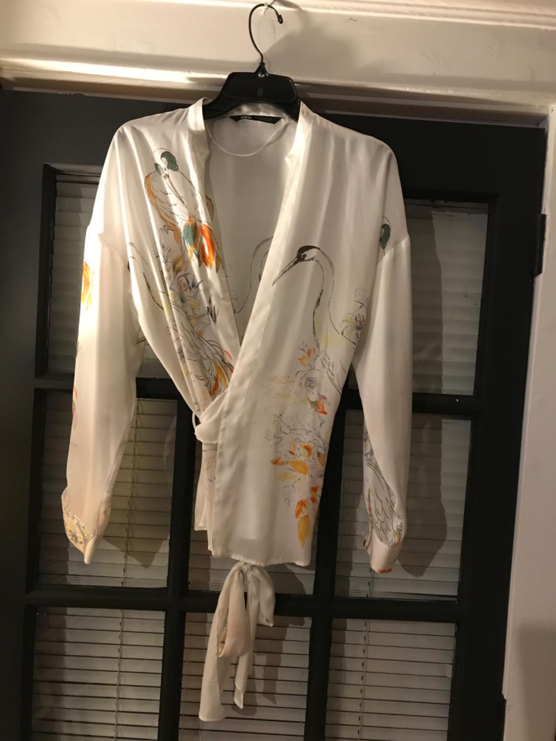 BLUSA CRUZADA ESTAMPADA