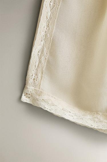 SHORT EN COTON ET DENTELLE - Écru de Zara - Image 2