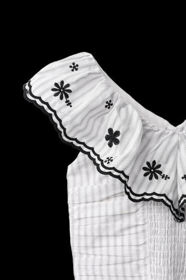 GESTREIFTES TOP MIT STICKEREI - Schwarz / Cremefarben von Zara