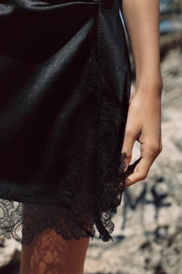 ROBE SATINÉE EN DENTELLE - Noir de Zara - Image 2