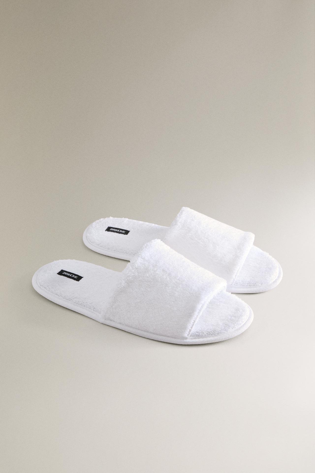 OPEN TERRY BATHROOM SLIPPERS — White