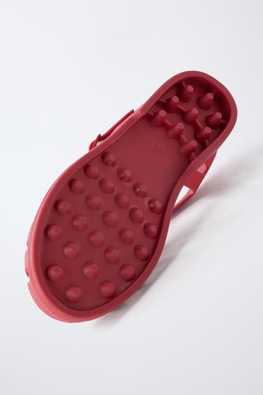 SANDALES STYLE PLAGE GOMMÉES - Rouge de Zara - Image 8