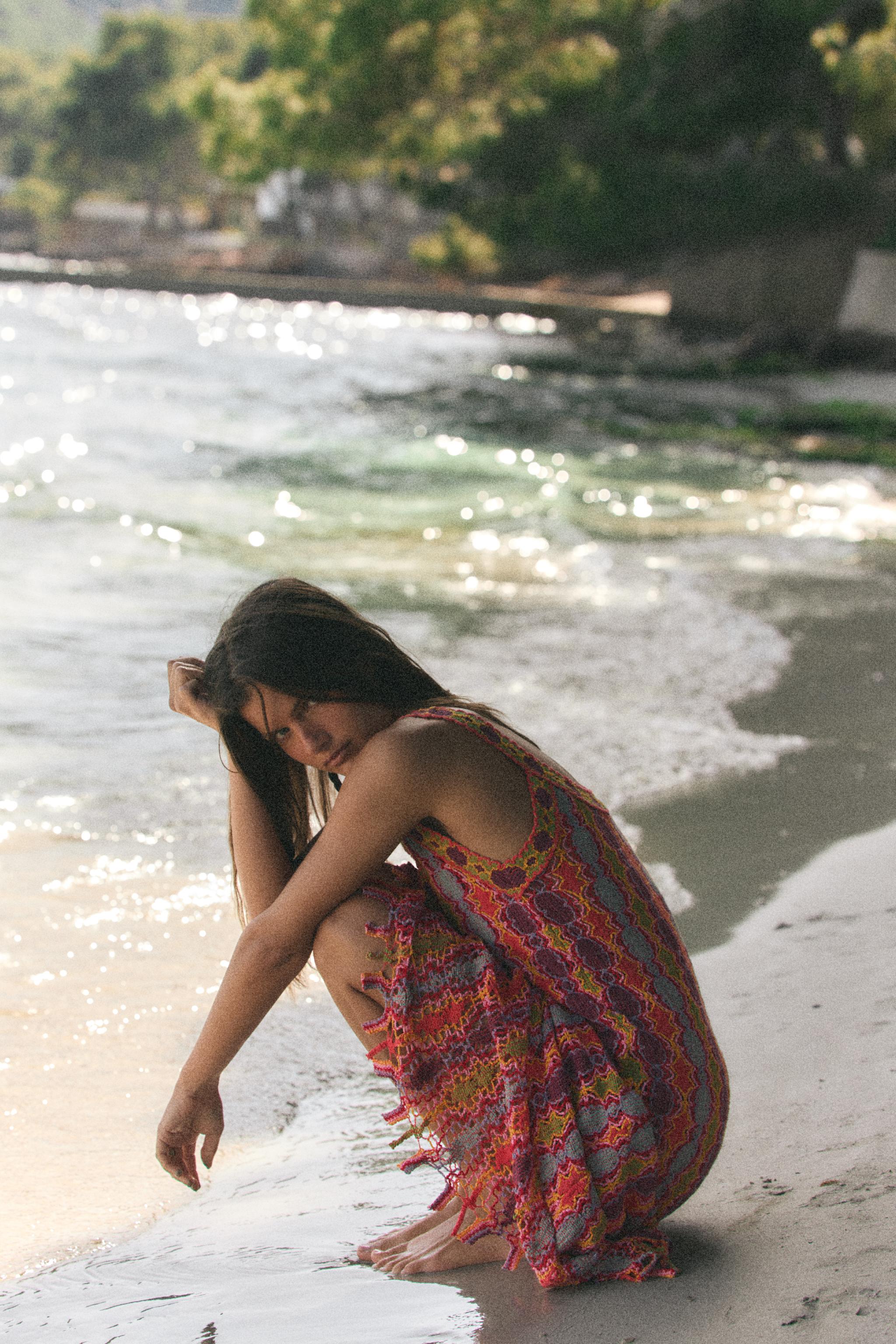 LONG FRINGED KNIT DRESS