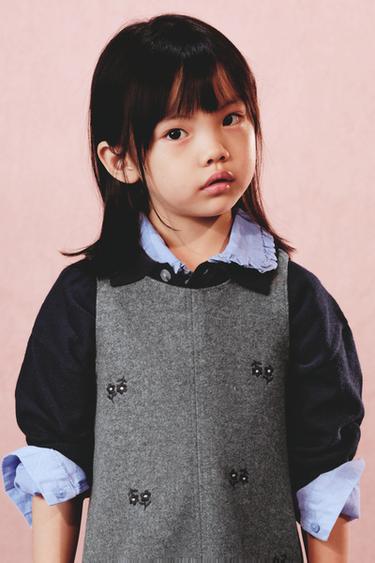 TEXTURED PINAFORE DRESS WITH EMBROIDERED FLOWERS - Anthracite grey by Zara