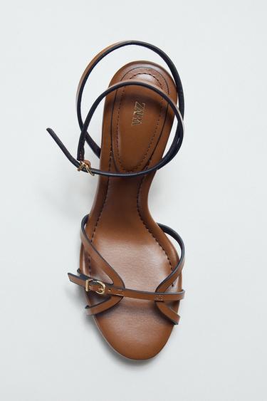 SANDALIA TACÓN TIRAS - Marrón de Zara