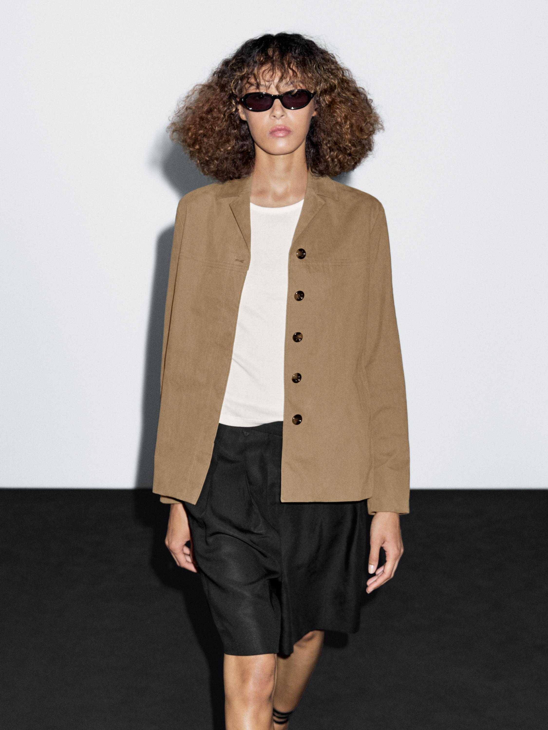 Pleated Bermuda shorts