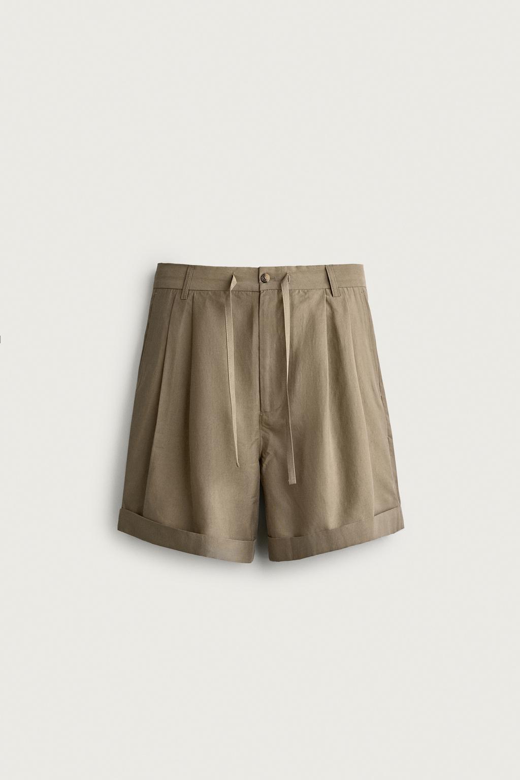 PLEATED FLUID RELAXED FIT BERMUDA SHORTS