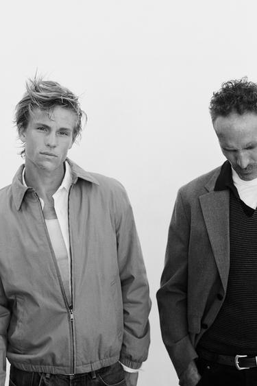 جاكيت فيت عادي من جلد السويد - تبغي الخاص بـ Zara