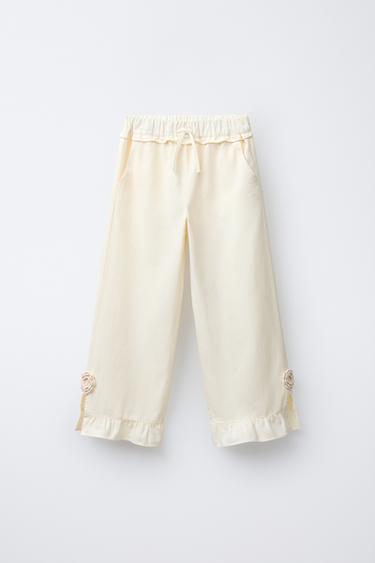 CALÇAS COM FOLHOS E FLOR EM CROCHET - Cru da Zara