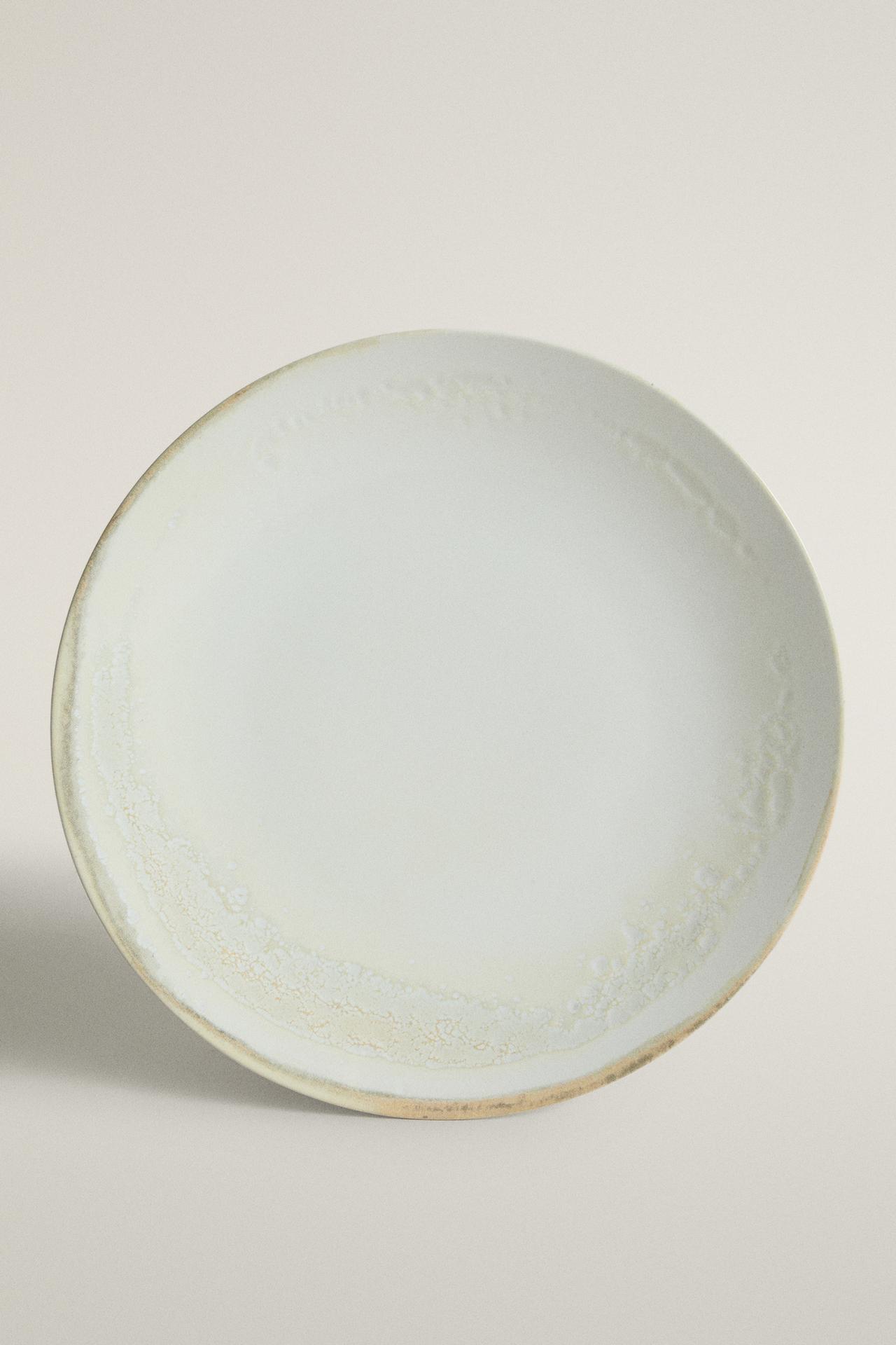 DISTRESSED STONEWARE DINNER PLATE — Ecru