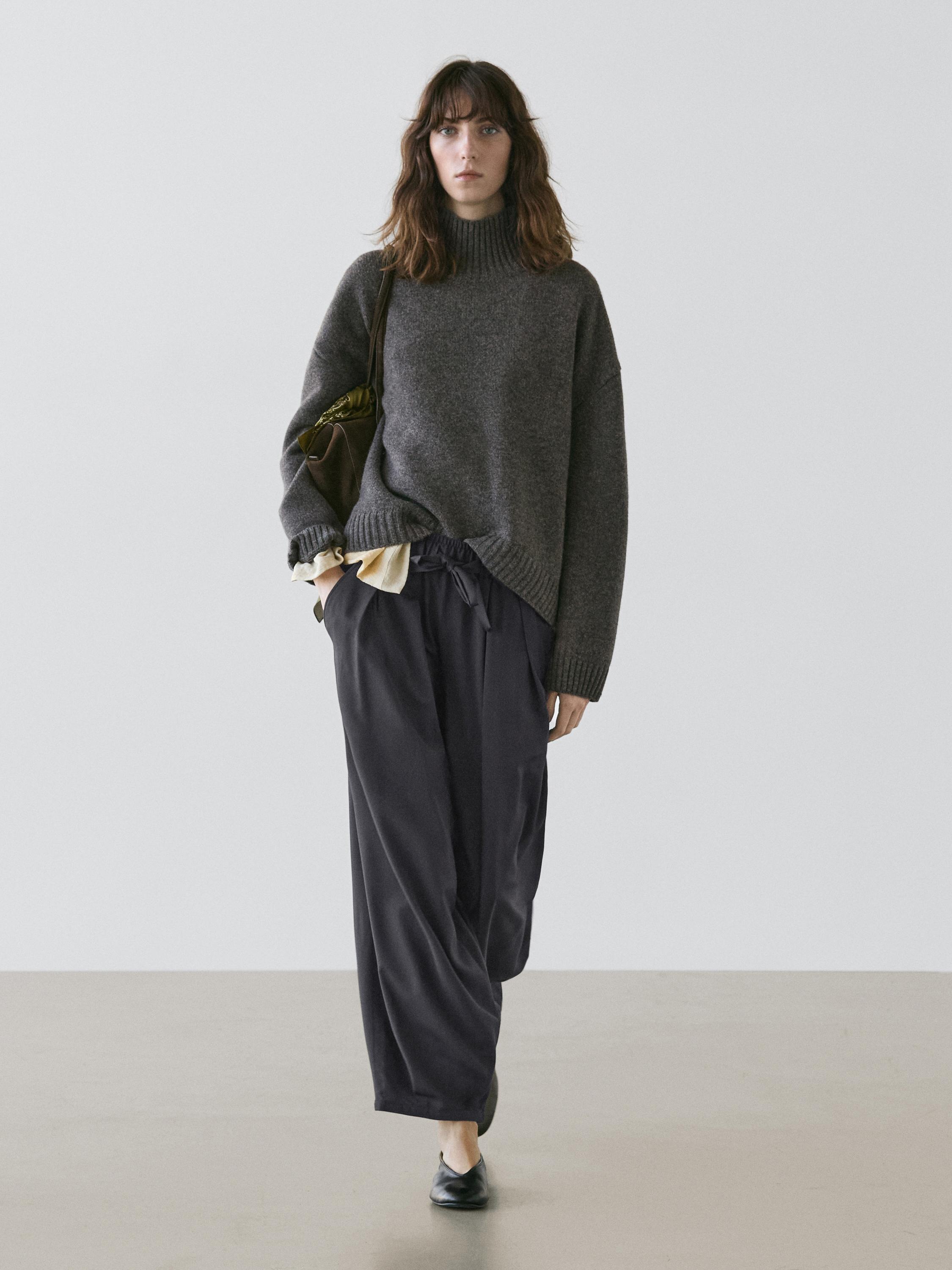 Knit 100% wool turtleneck sweater