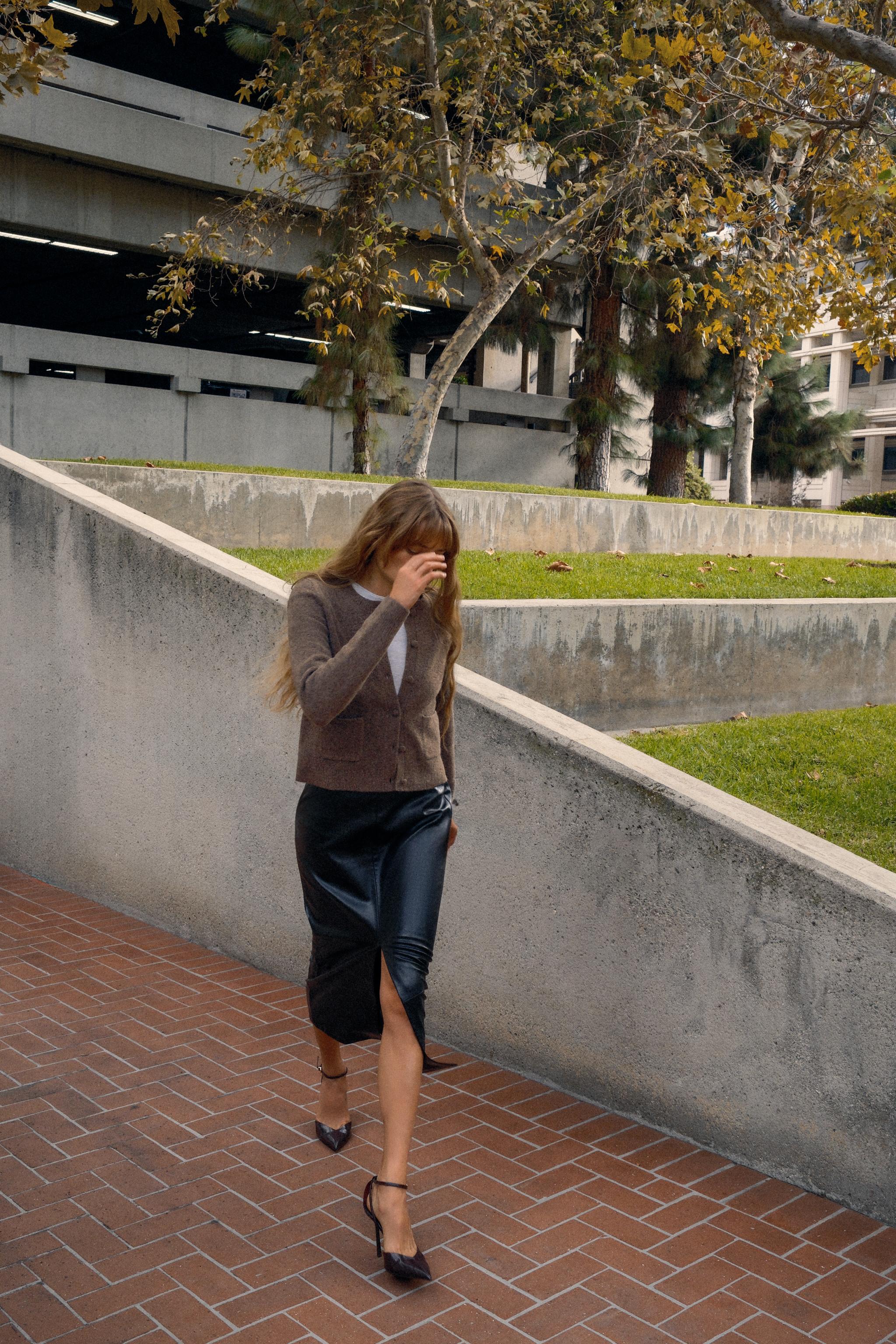 COVERED BUTTON CARDIGAN