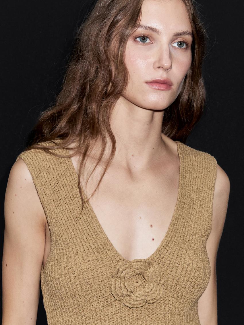 Cotton blend top with floral detail