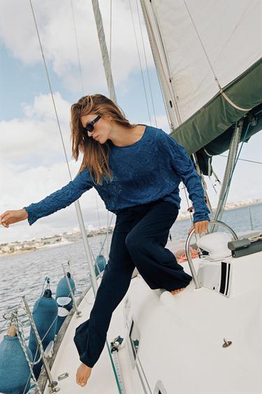 СВИТЕР С ЭФФЕКТОМ МЯТОЙ ТКАНИ — ВАСИЛЬКОВЫЙ от Zara