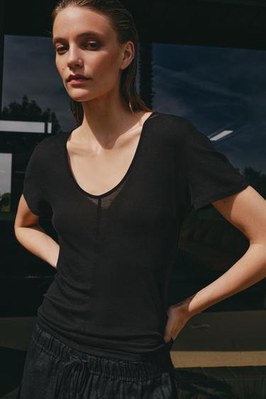CAMISETA FLUIDA MANGA CORTA - Negro de Zara