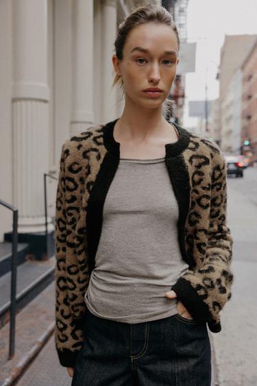 ANIMAL JACQUARD KNIT CARDIGAN - Leopard by Zara