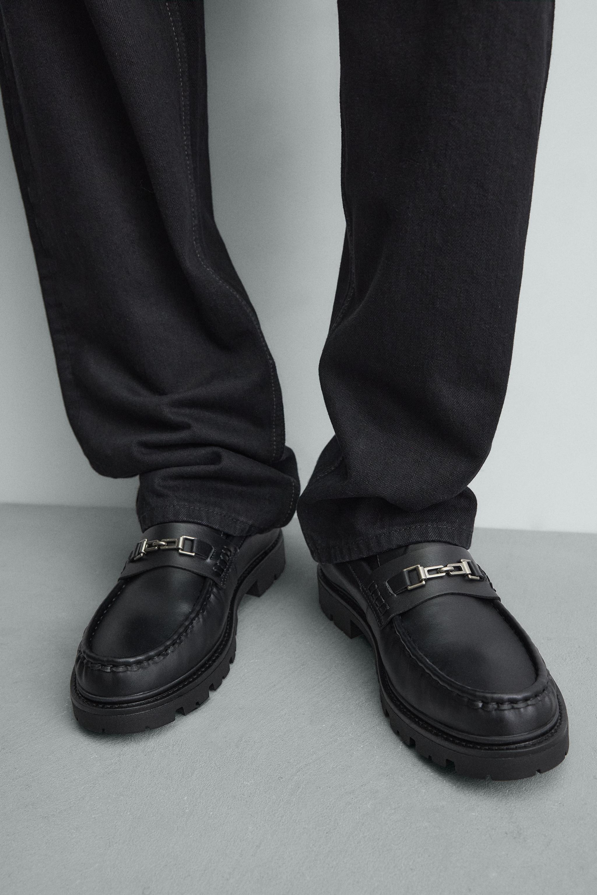 MOCASSINS AVEC DÉCOR MÉTALLIQUE