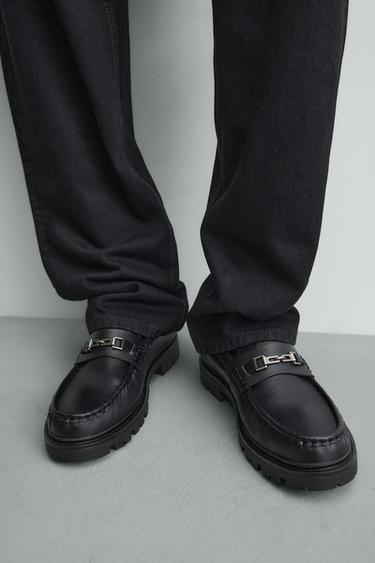 MOCASSINS AVEC DÉCOR MÉTALLIQUE - Noir de Zara - Image 2