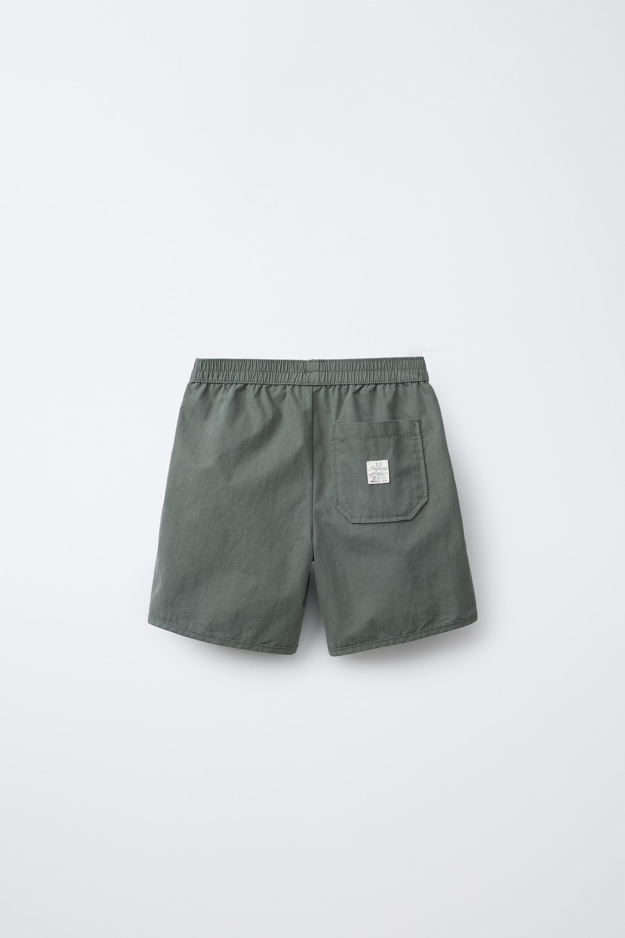 スナップボタン付きテクニカルバミューダパンツ - カーキ | ZARA
