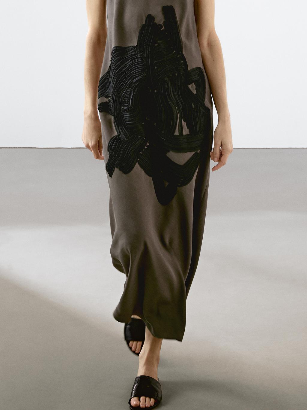 Long dress with contrast ribbons