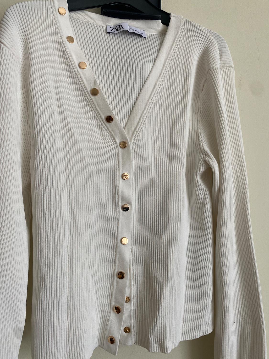 KNIT TOP WITH GOLD BUTTONS - Image 2