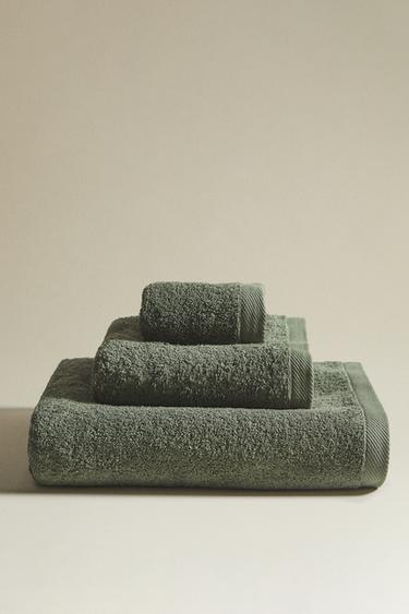 PLAIN COTTON TERRY BATH TOWEL (500 GXM²) - Khaki by Zara