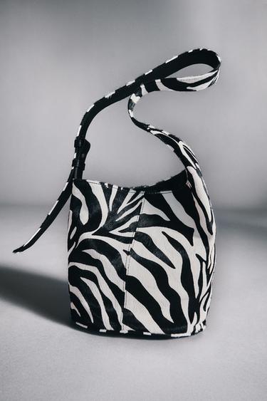 Zara ASYMMETRIC SOFT LEATHER MINI BUCKET BAG - Zebra