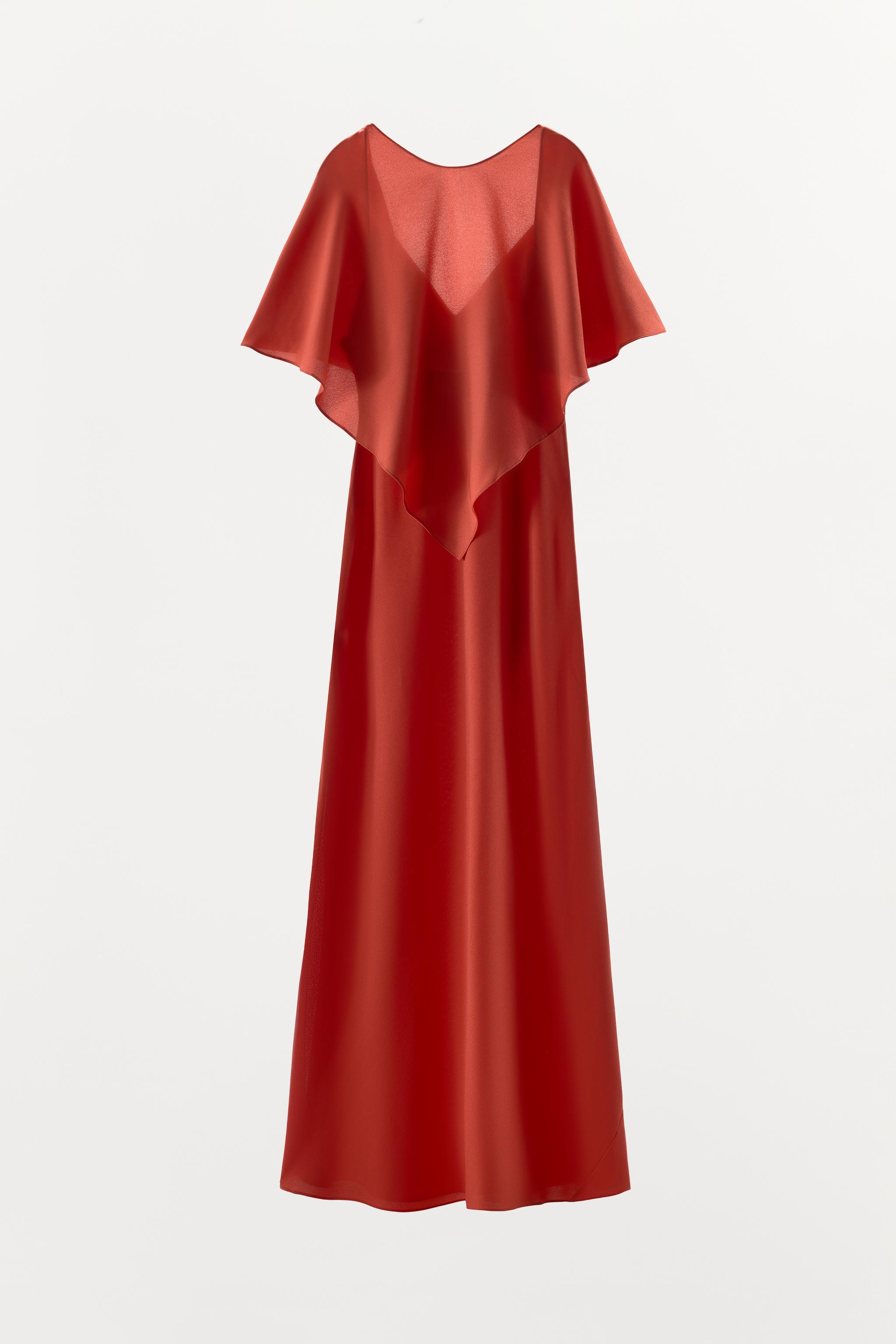 ROBE LONGUE EN GEORGETTE À CAPE