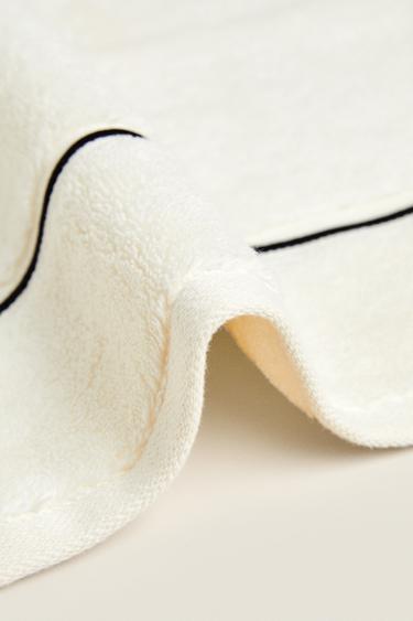 SERVIETTE DE BAIN FESTON BRODÉ - Écru / Noir de Zara - Image 3