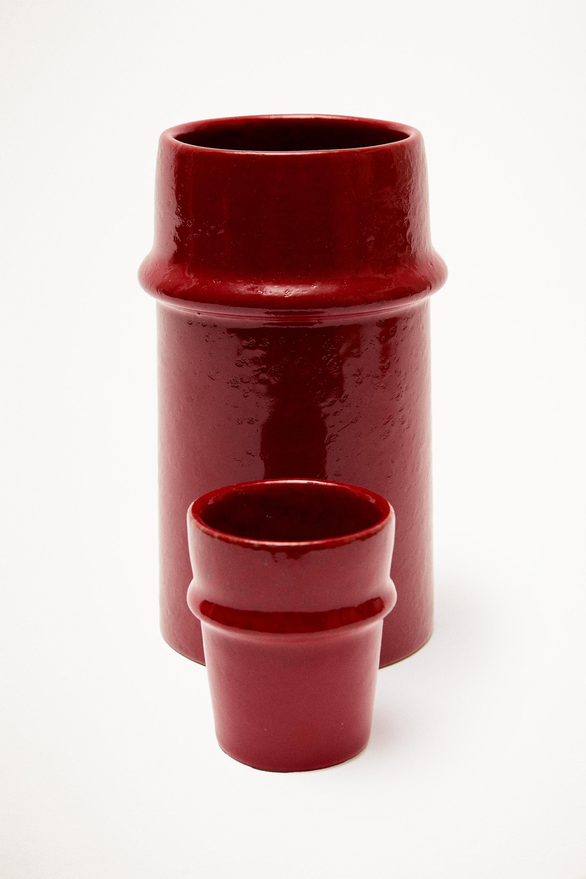 VASE WITH RAISED LACQUERED FINISH