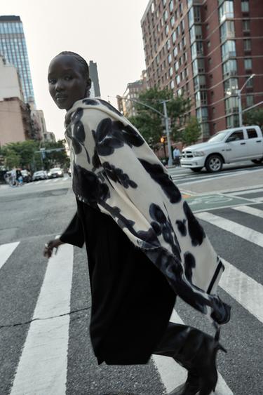 Zara PRINTED SCARF - Ecru - Image 0