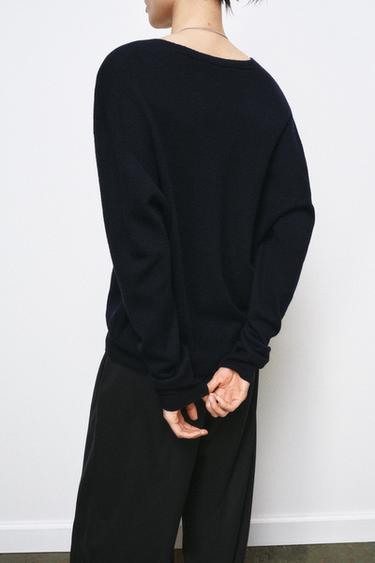 PULL 100% LAINE EXTRASOUPLE COL EN V - Bleu marine de Zara - Image 2