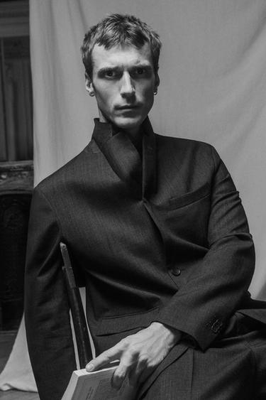 Zara Product image - 989 - Image 0