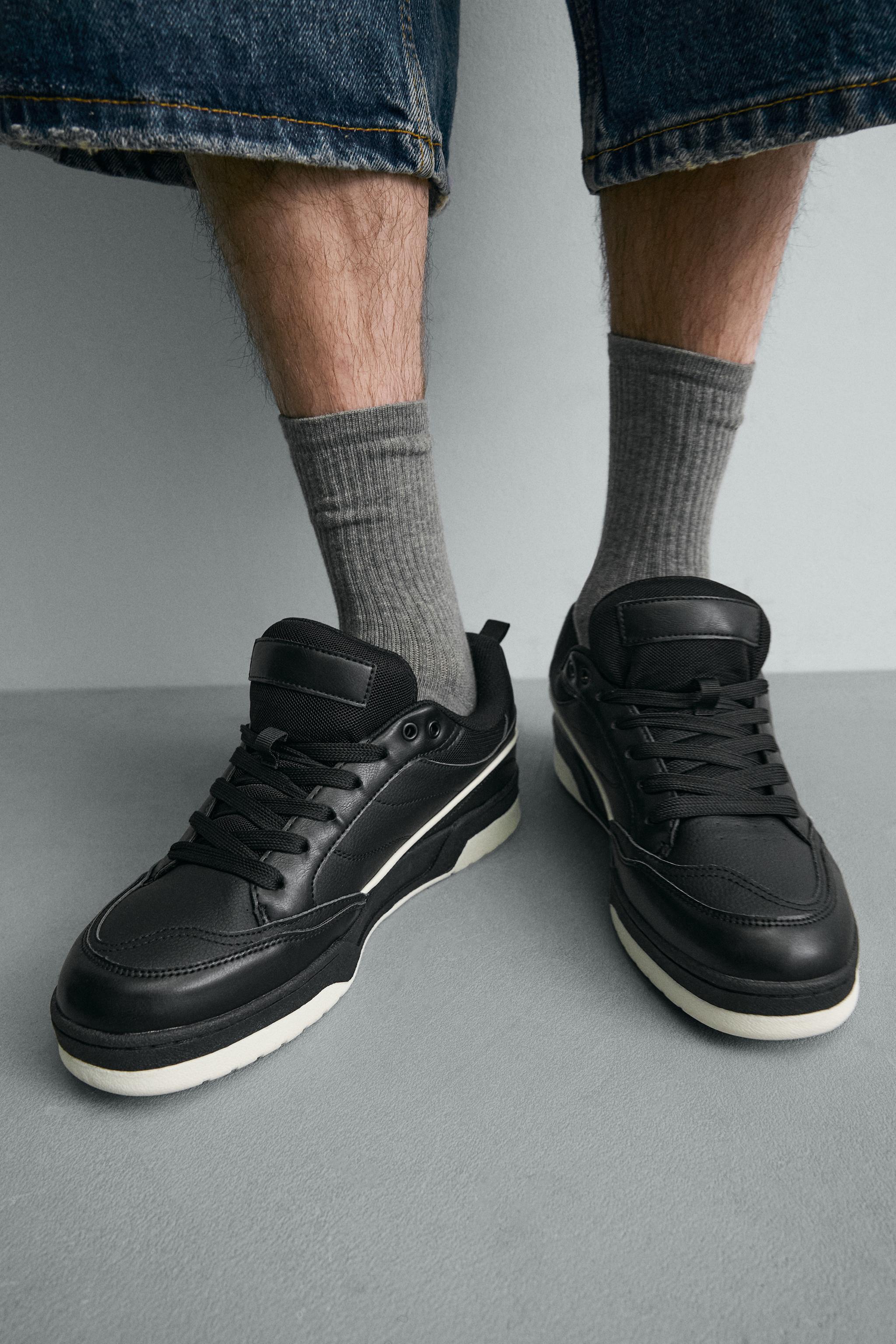 BASKETBALL SNEAKERS