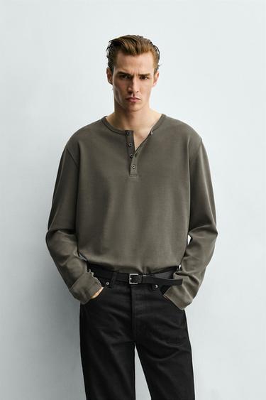 PEHMEÄ NAPILLINEN T-PAITA - Khaki Zaralta