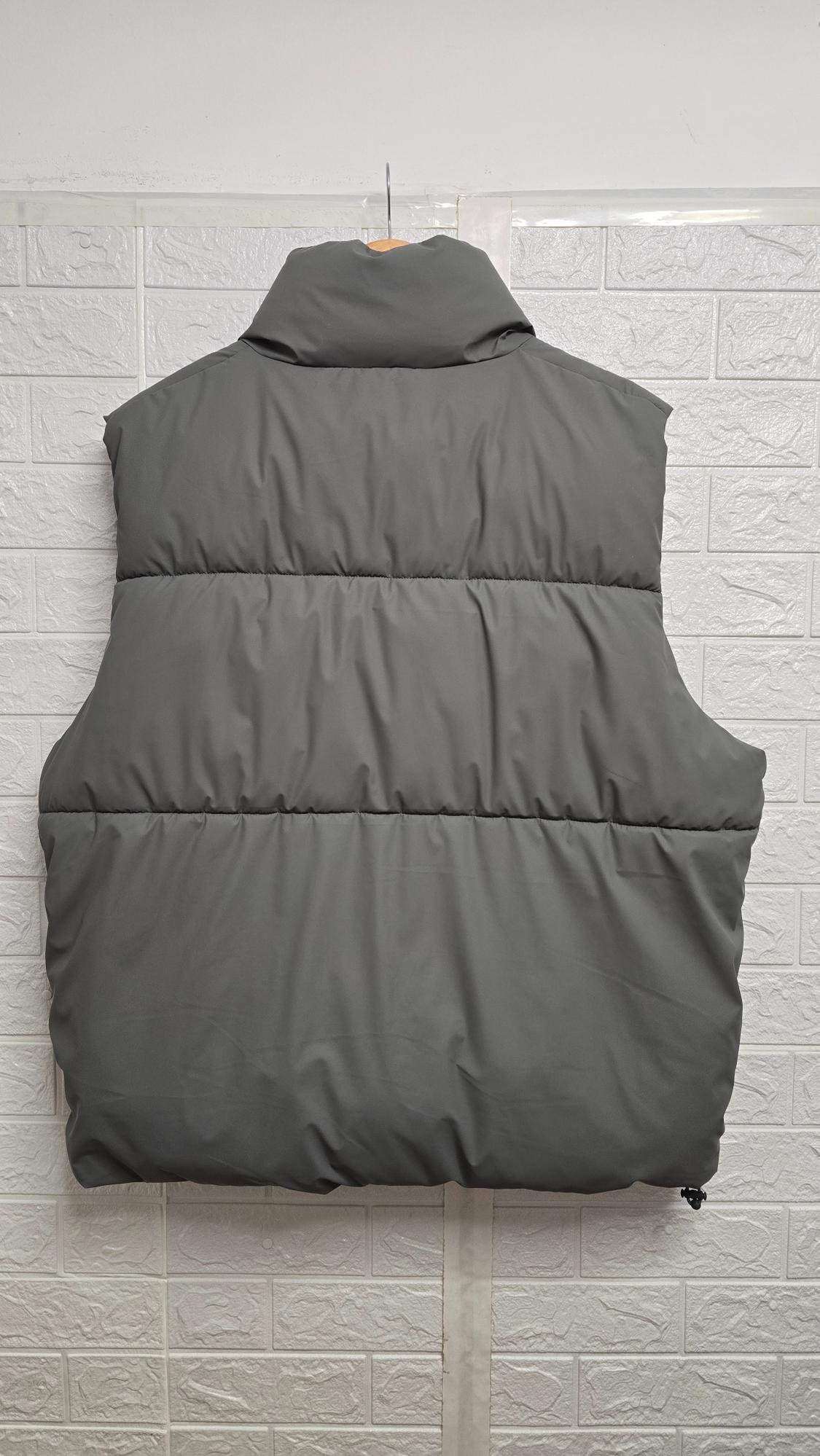 GILET WITH RUBBERISED FINISH - Image 2