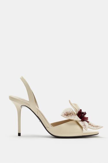 صندل بكعب وتفصيل وردة - أبيض صدفي الخاص بـ Zara